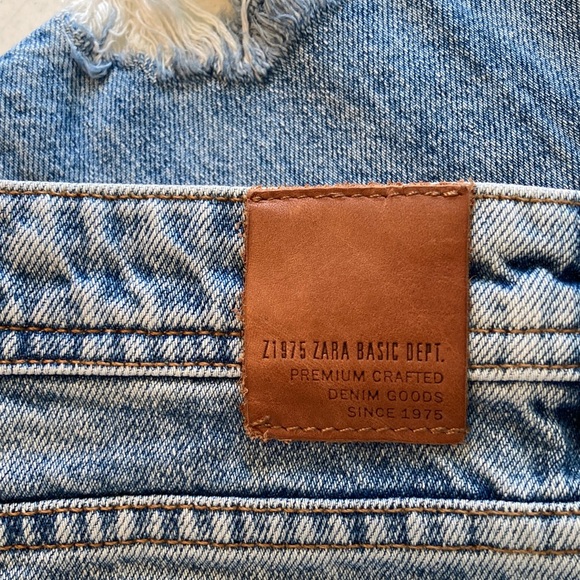 Zara Basic Denim : Distressed with Floral Embroidery - Picture 5 of 9